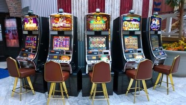 Arcade games interface on royal188bet showing target-based and number-prediction game tiles
